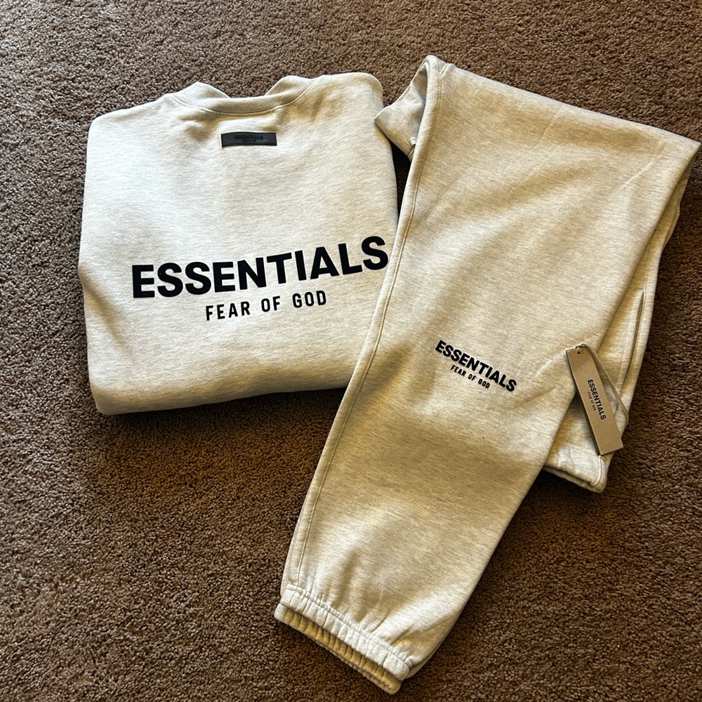 Essentials Fear of God Sweatshirt and Sweatpants Set